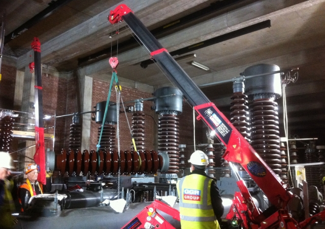 This URW-095 mini spider crane helped with the installation of a new power plant