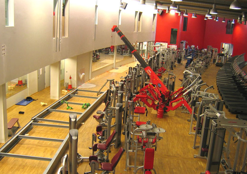 In France this URW-095 helped install a steel frame for a walkway at a gym