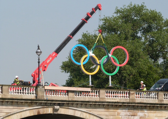 This URW-506 mini crane helped with the preparation of the London Olympics