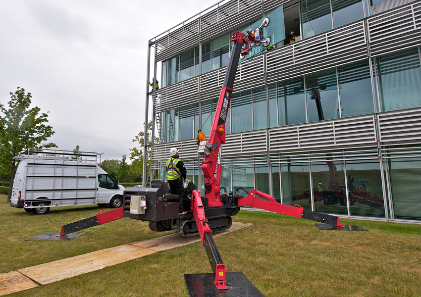 A URW-506 mini spider crane worked with a Gl-UMC600 robotic head to install this glass at an airfield