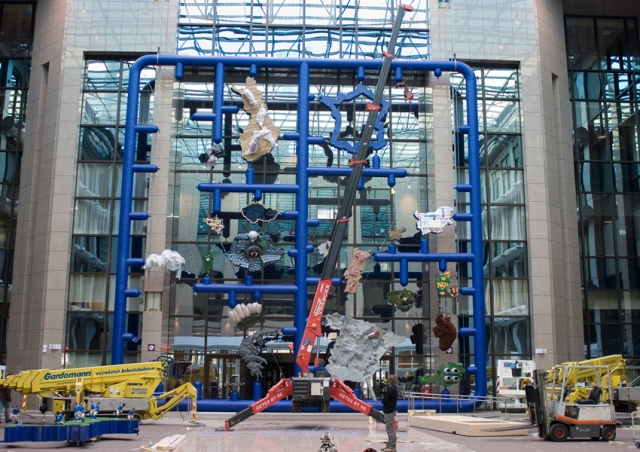 In Prague this URW-506 spider crane helped install this art piece