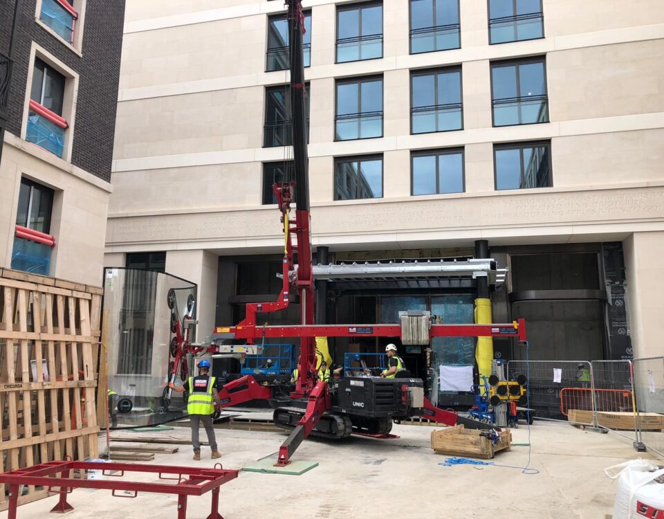 UNIC URW-706 Mini Spider Crane and Libro 1000 3D Head installing curved glazing units.