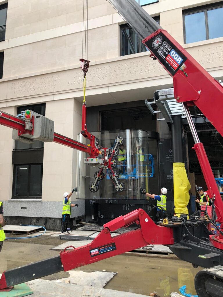 UNIC URW-706 Mini Spider Crane and Libro 1000 3D Head installing curved glazing units.