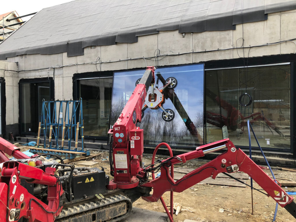 UNIC URW 095 installing glazing