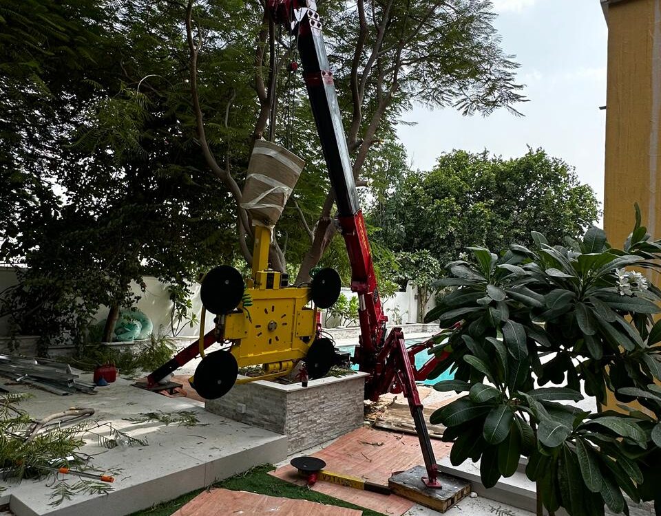 Glazing by a Pool at a Private Villa with the URW-295 in Jumeirah Dubai.