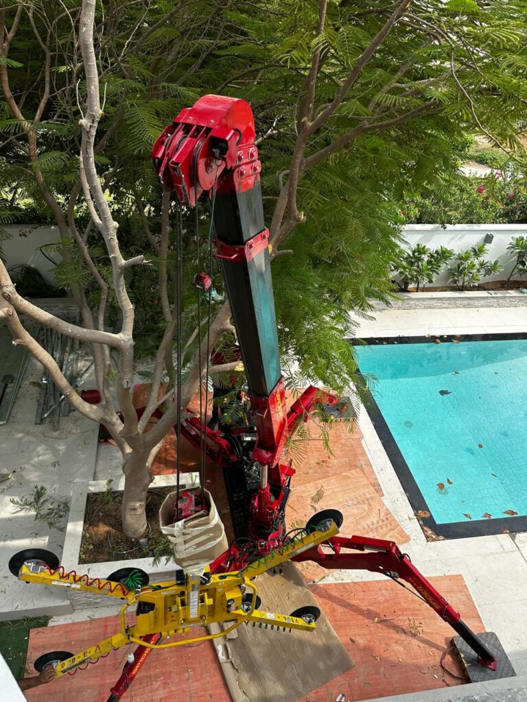 Glazing by a Pool at a Private Villa with the URW-295 in Jumeirah Dubai.