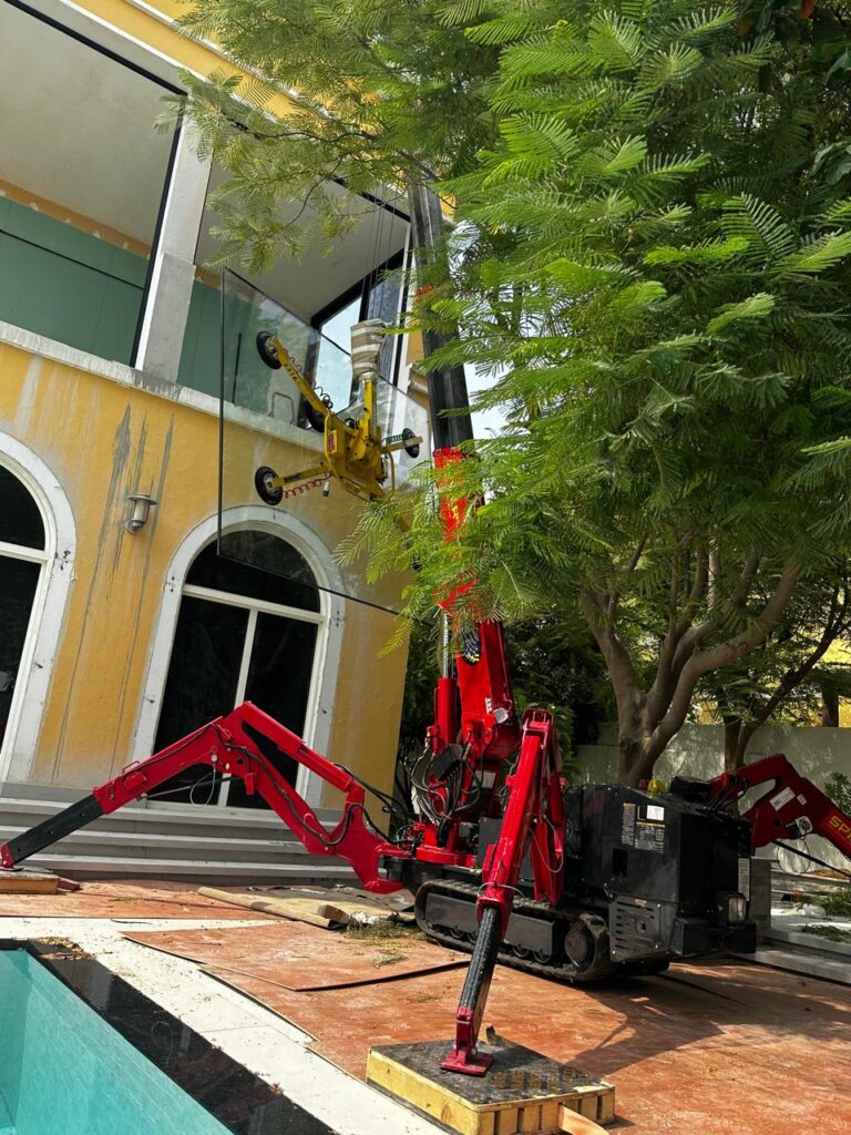 Glazing by a Pool at a Private Villa with the URW-295 in Jumeirah Dubai.